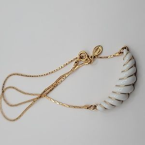 Vintage Avon white twisted Pendant gold tone necklace